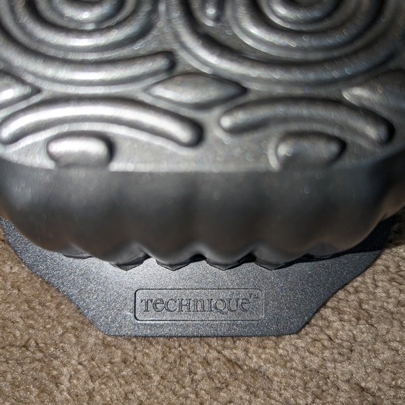 Technique Scroll Design Loaf Pan - Picture 5 of 7